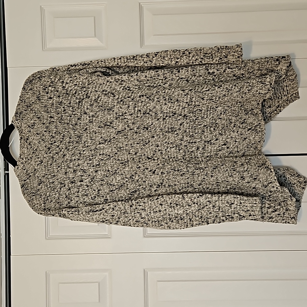H&M Sweater - Picture 2 of 3